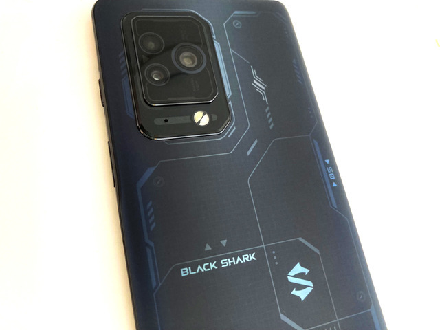 荒野行動 原神 も長時間遊べる 液冷システム搭載の Black Shark 5 Pro ゲーミングスマホ試用レポ 2枚目の写真 画像 Rugs ラグス Supported By Intel 荒野行動 原神 も長時間遊べる 液冷システム搭載の Black Shark 5 Pro ゲーミングスマホ試用レポ 2枚目の写真 画像 Rugs ラグス Supported By Intel